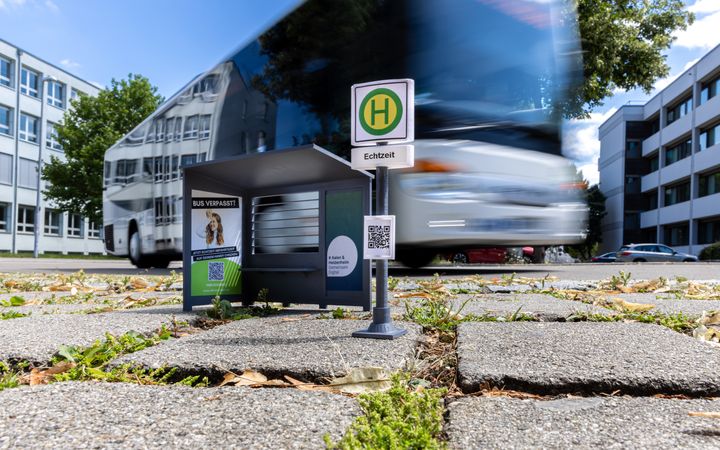 Echtzeit-Fahrplan an Bushaltestellen: Digitaler Abfahrtsmonitor in den Startlöchern
